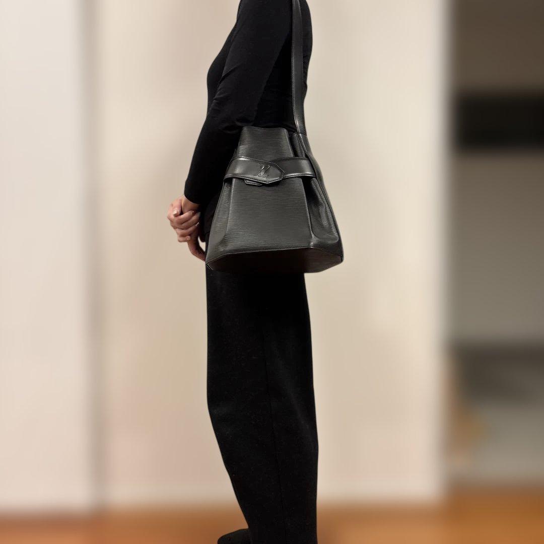 Louis Vuitton エピレザー ブラック バッグ