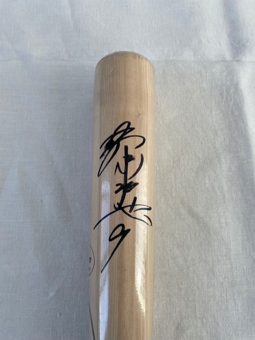 千葉ロッテマリーンズ 福浦和也選手サイン入りバット