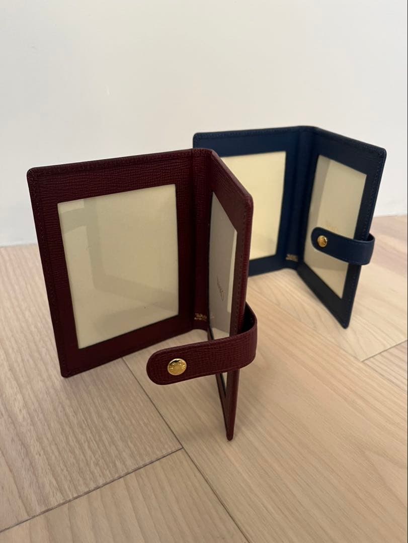 銀座和光　WAKO 二つ折り写真立て　牛革 青 赤 2色セット