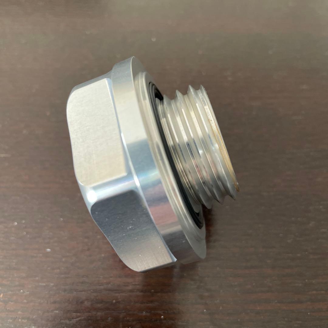 無限オイルキャップ アルミ製 赤