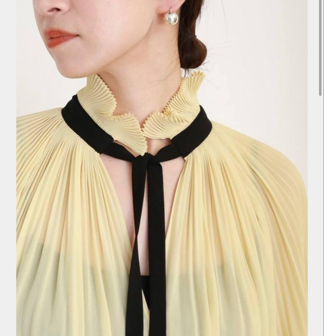 新品未使用L’UNEリュンヌプリーツブラウスイエローリボンシャツVERMEIL