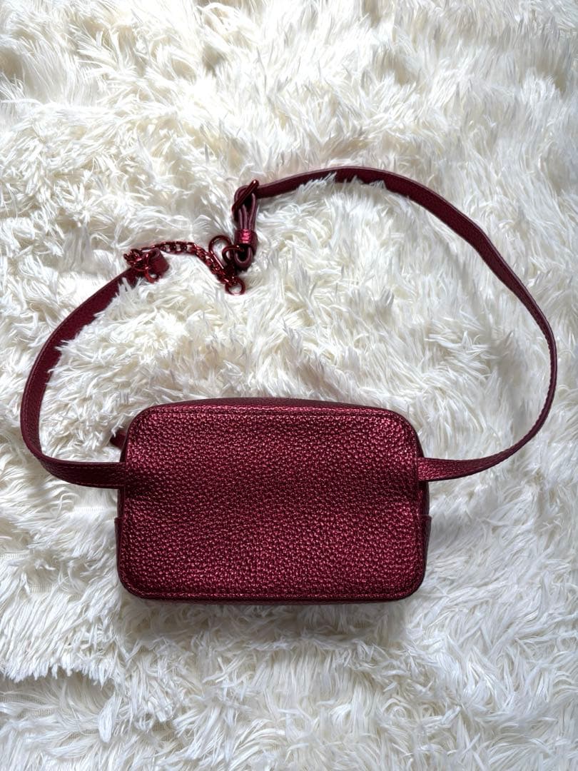 【極美品】ラコステ　赤　メタリックカラー　レザー ボディバック