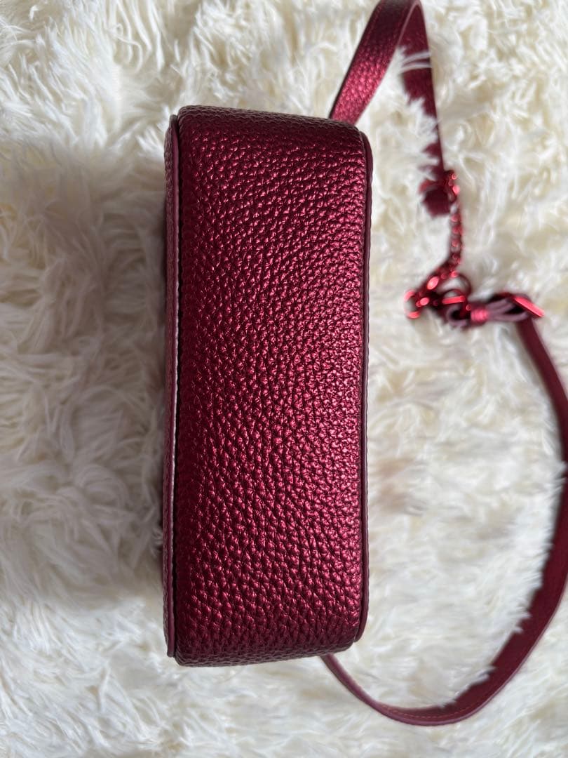 【極美品】ラコステ　赤　メタリックカラー　レザー ボディバック