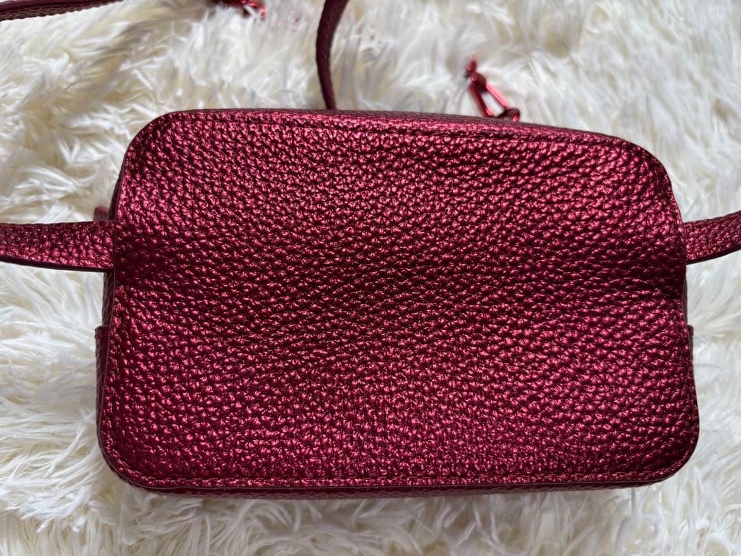 【極美品】ラコステ　赤　メタリックカラー　レザー ボディバック