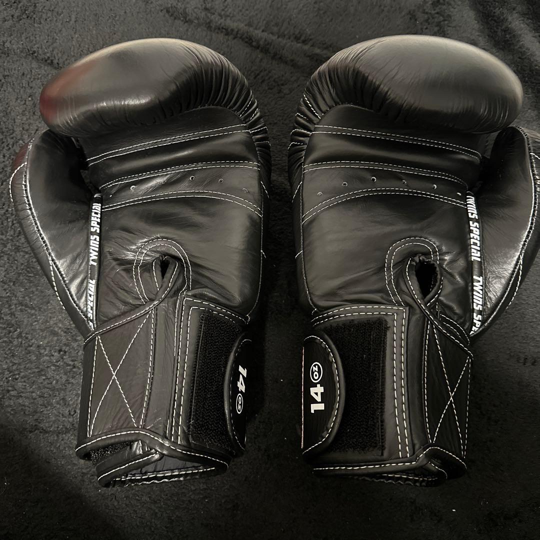 twins グローブ　黒　14オンス