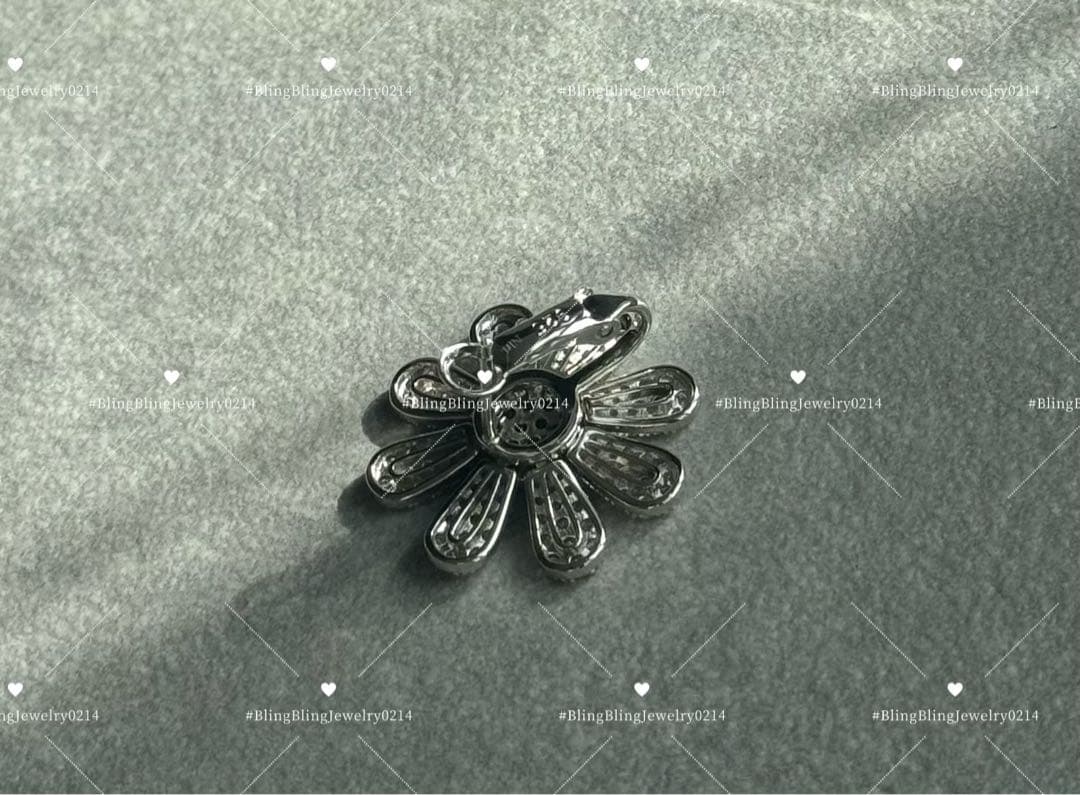 実物写真❤️Mio Harutaka好き❤️マーガレットピアス　片耳　黒✖️ホワイト