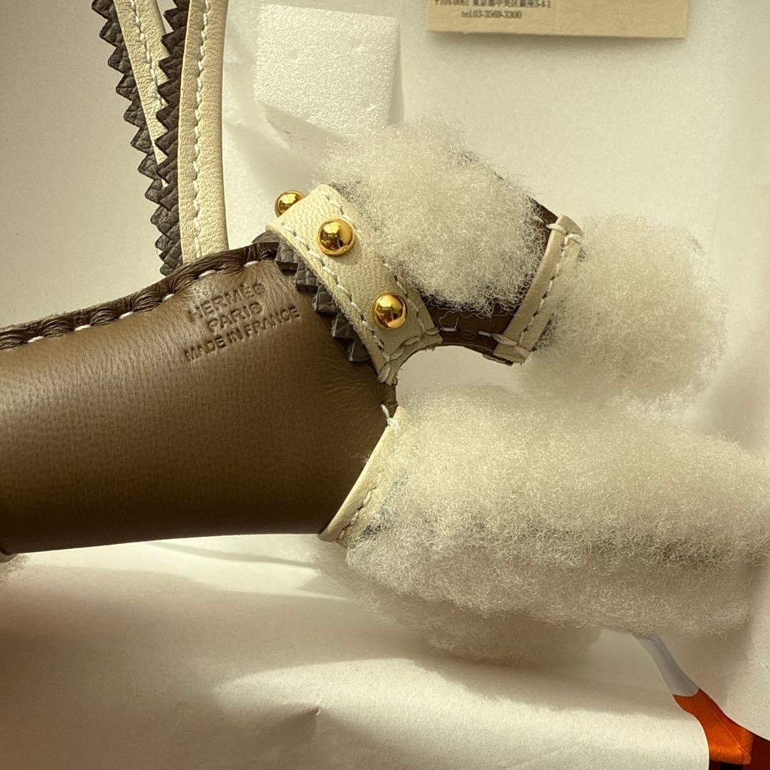 新品未使用HERMES バディ　チャーム　エピック　スタッズ首輪付き　エトゥープ