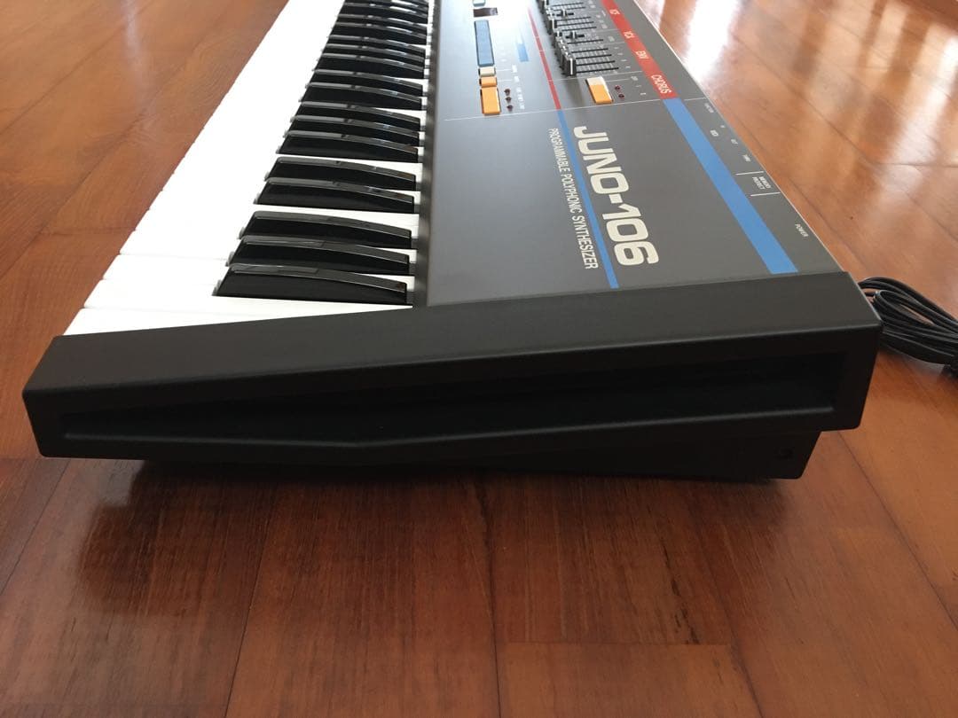鍵盤楽器 Roland JUNO 106