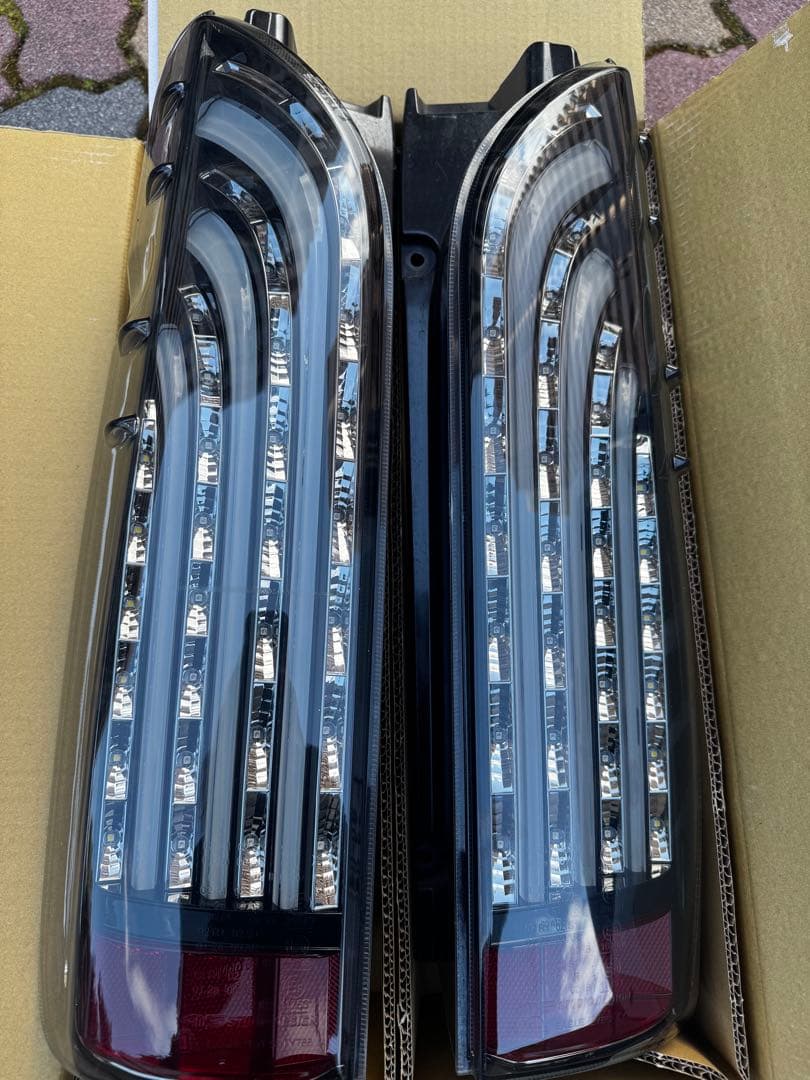 ハイエース LEDテールランプ 2個セット