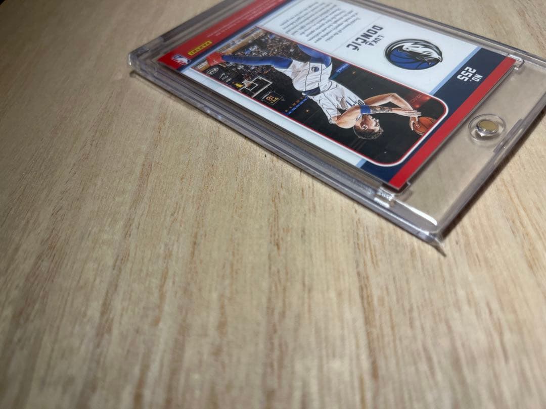 ルカ・ドンチッチ ルーキーカード シリアル入り