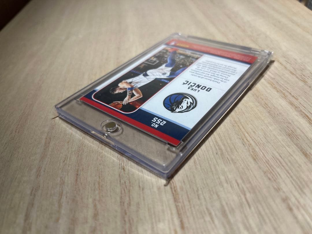 ルカ・ドンチッチ ルーキーカード シリアル入り