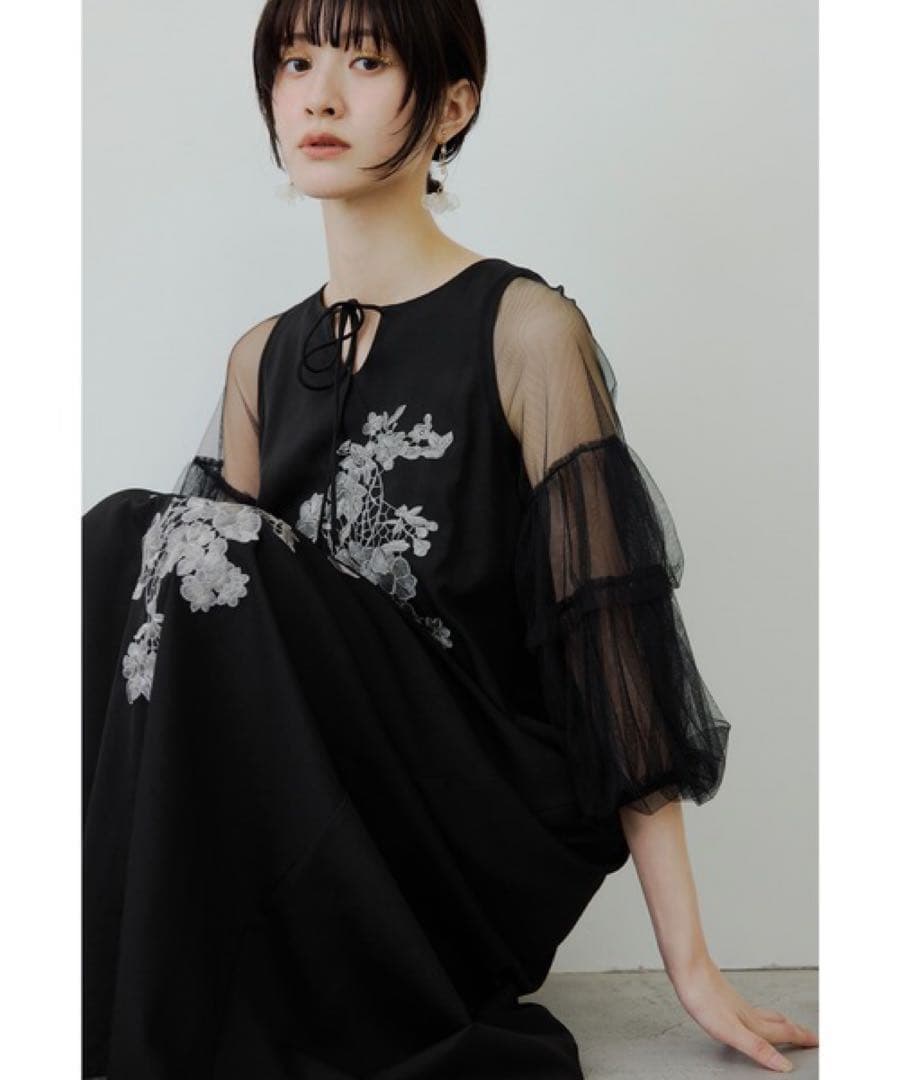 niana フラワー刺繍Aラインドレス チュール ボリューム袖 マタニティ 黒