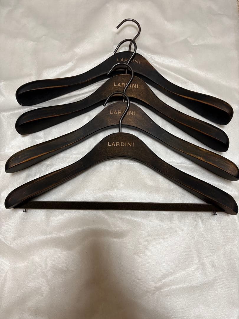 LARDINI 木製ハンガー 9本セット