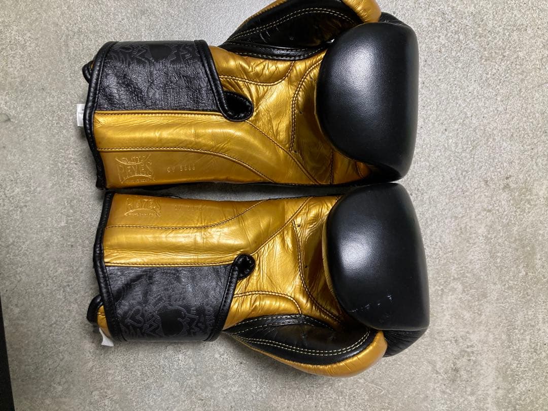 REYES ボクシンググローブ 黒/金 14oz