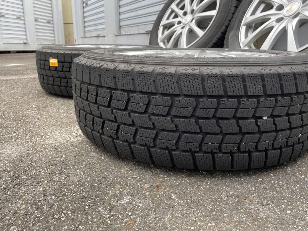 ☆スタッドレスタイヤ　215/60R17 2021年製 C-HRなどに☆