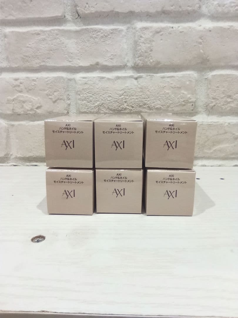 AXI　ハンド＆ネイルモイスチャートリートメント　２２００円６本