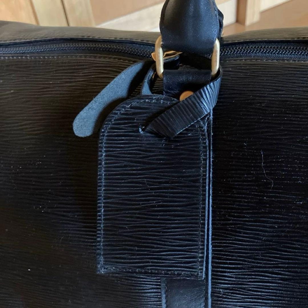 黒いレザーボストンバッグ