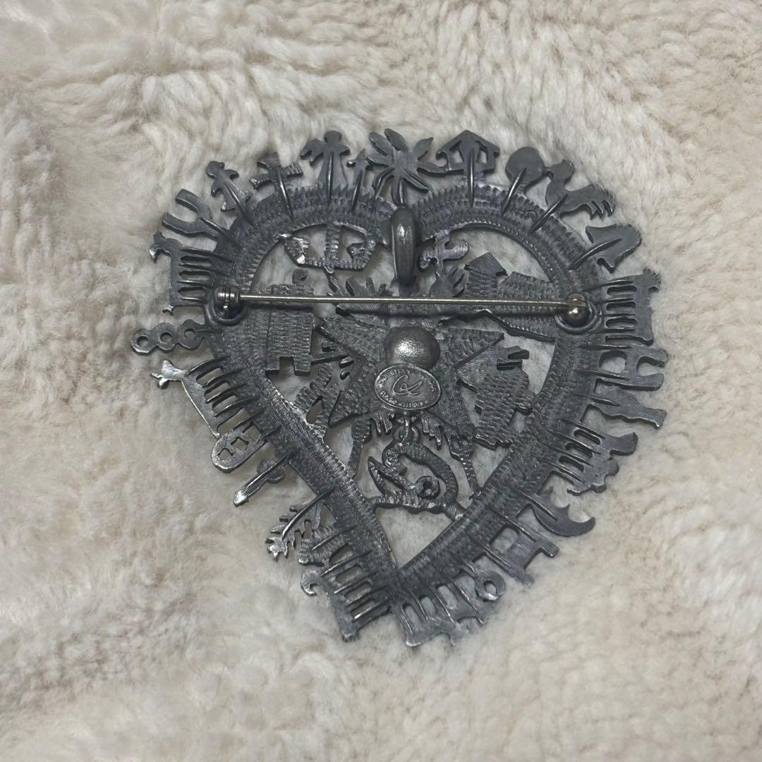 クリスチャンラクロワ　ブローチ