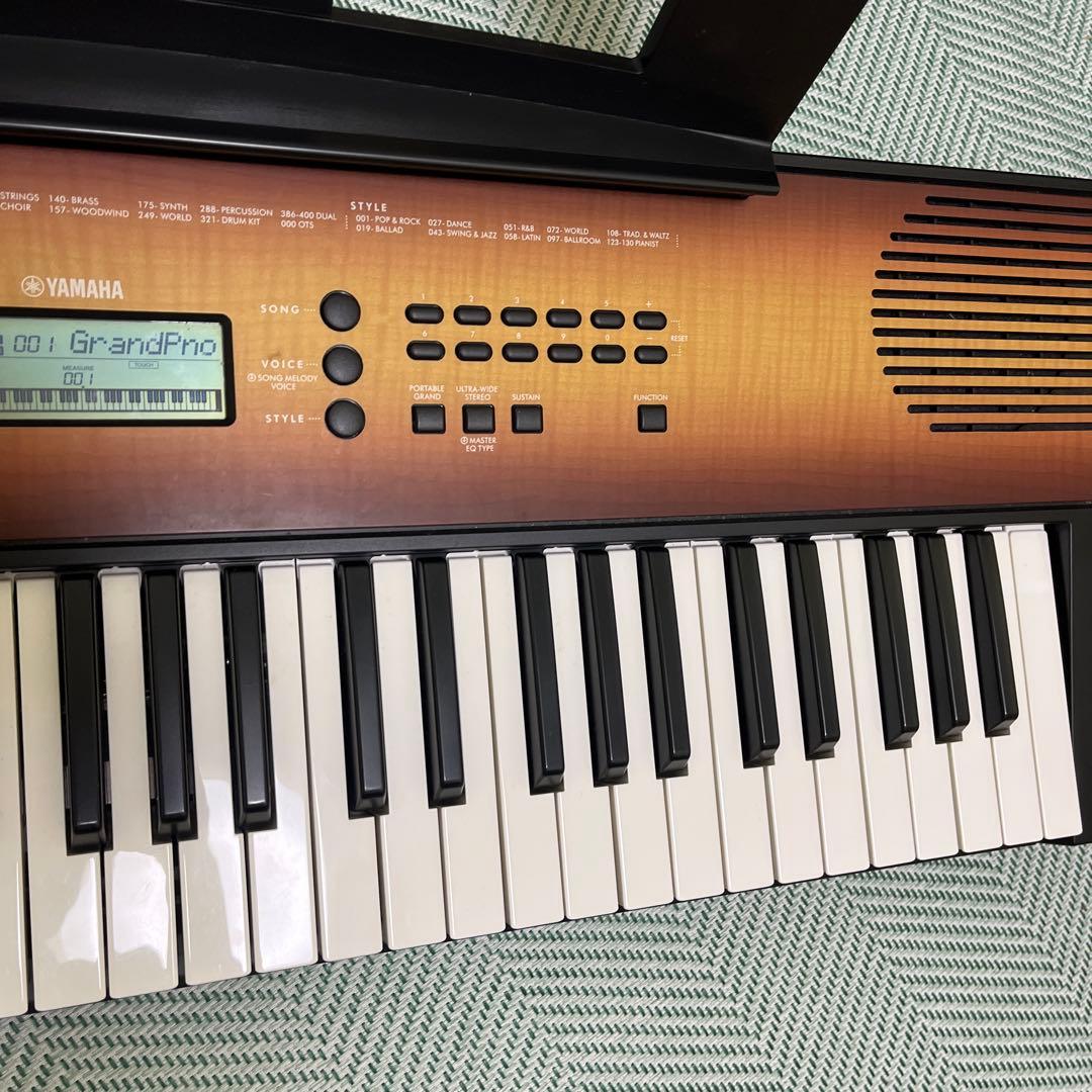 ヤマハ　ポータブルキーボード　メイプル調　　　　　電子ピアノ61鍵盤
