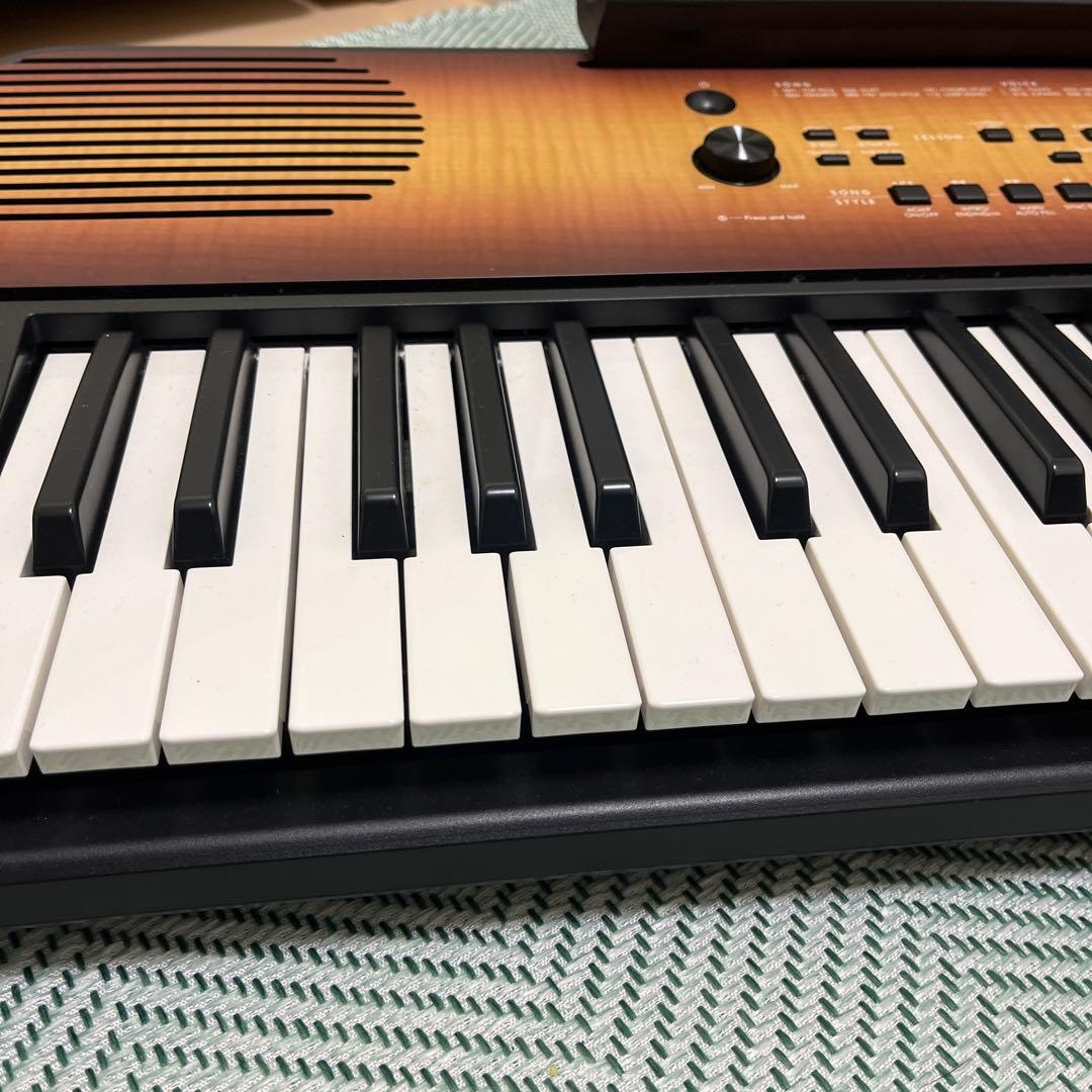 ヤマハ　ポータブルキーボード　メイプル調　　　　　電子ピアノ61鍵盤