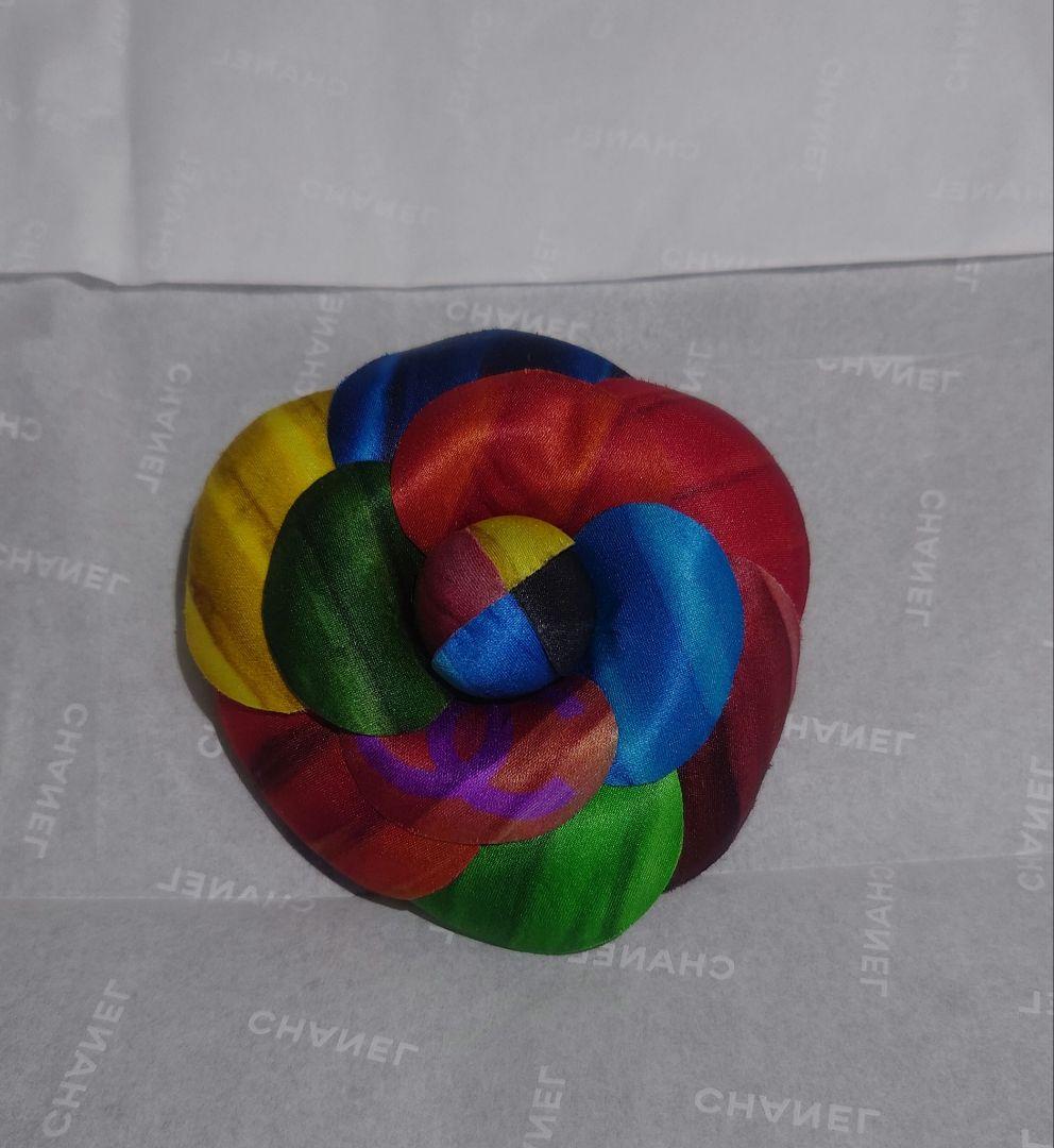 CHANEL マルチカラー　カメリアブローチ