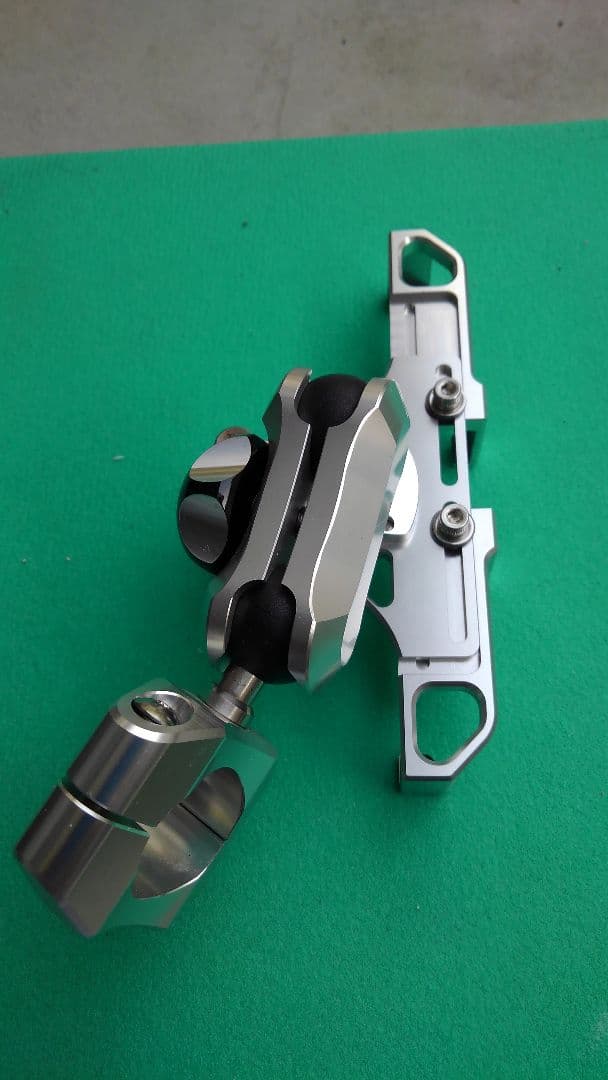 SYGN Houseスマートフォンホルダー