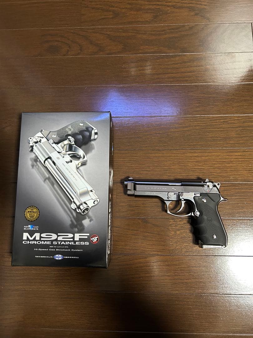 東京マルイ　M92F クロームステンレス　ガスブローバック　ハンドガン