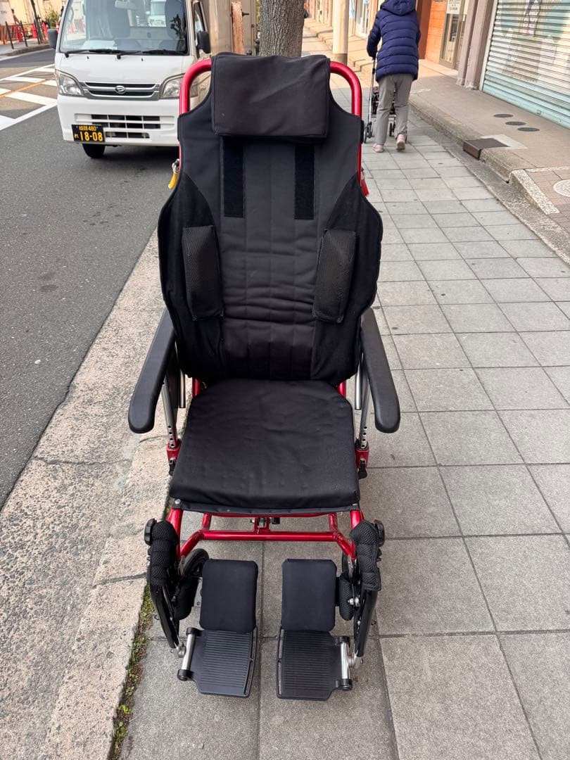 カナヤママシナリー パーソナルアジャスト車いす emigoII
