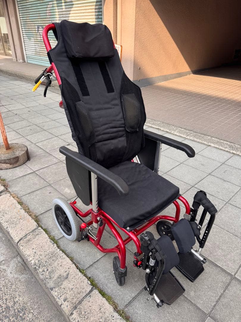 カナヤママシナリー パーソナルアジャスト車いす emigoII