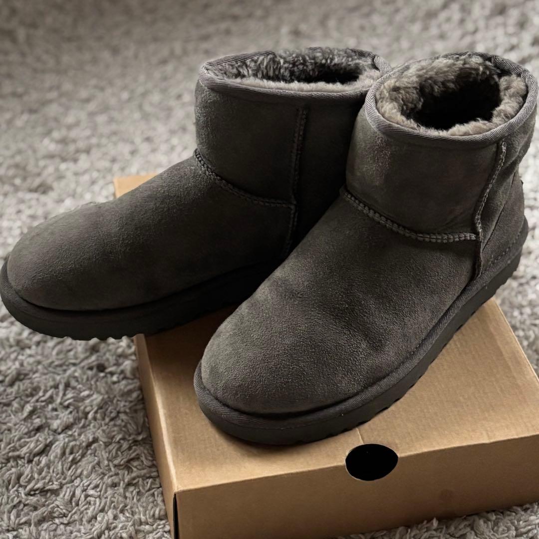 UGG クラシックミニ　ムートンブーツ　グレー US8 25㎝