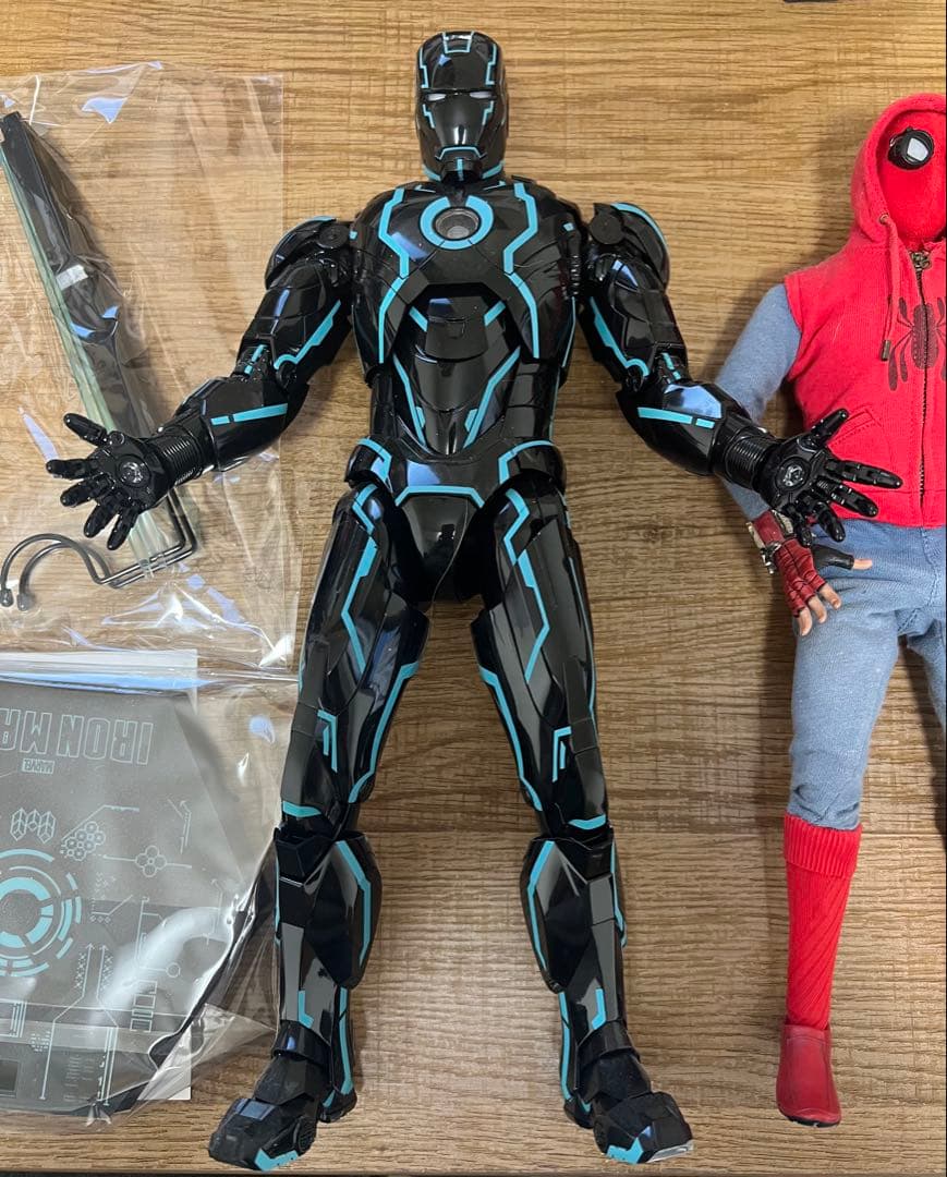 ホットトイズ 1/6 アイアンマン・マーク4 ネオンテック スパイダーマンセット