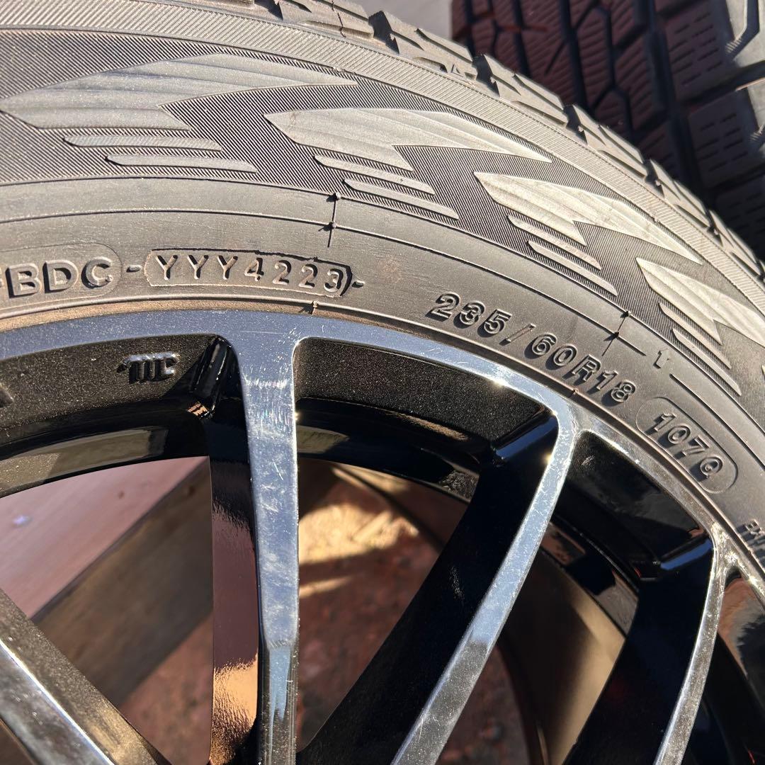 [美品][バリ溝]レクサス等23年YOKOHAMAスタッドレス235/60R18