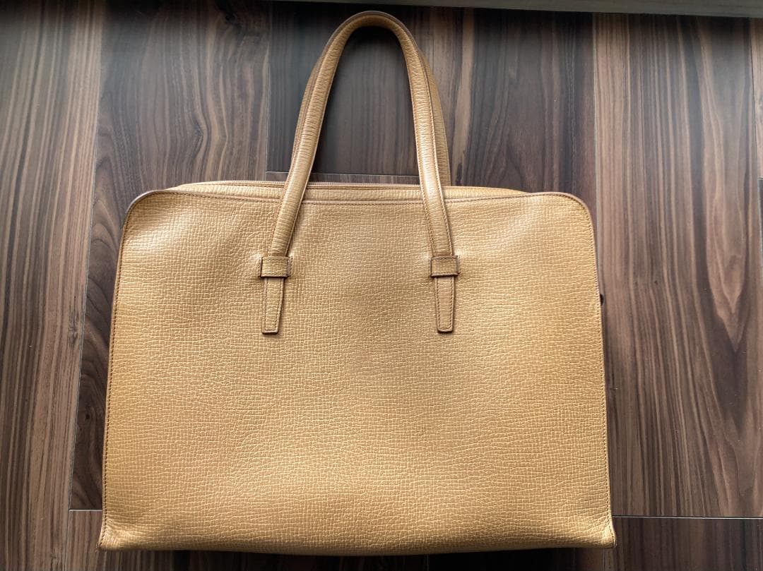 美品 ロエベ レザー キャメルのビジネスバッグ（男女使用可能です）