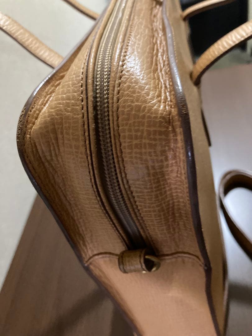 美品 ロエベ レザー キャメルのビジネスバッグ（男女使用可能です）