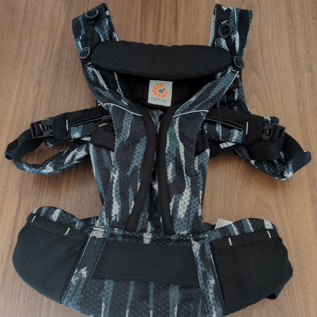 【美品】エルゴベビー オムニブリーズ PAINT BLACK