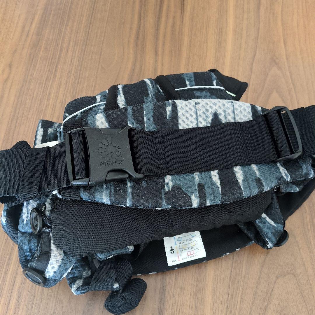 【美品】エルゴベビー オムニブリーズ PAINT BLACK