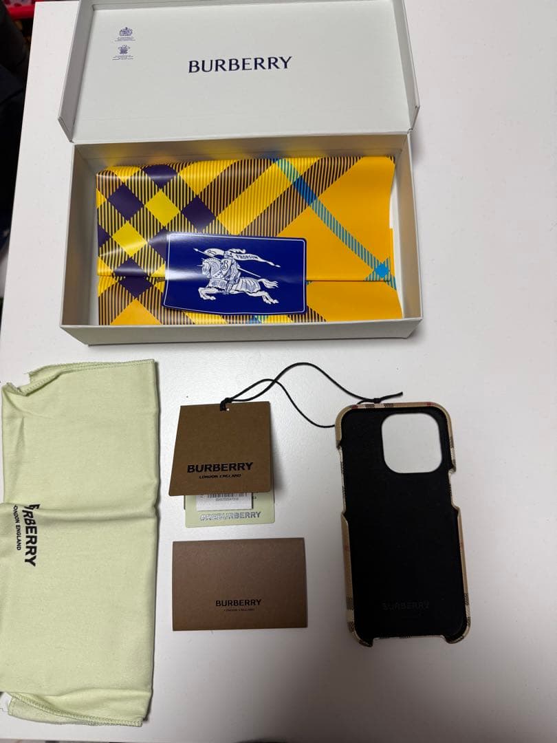 赤玉　BURBERRY アーカイブベージュ iPhone14pro ケース