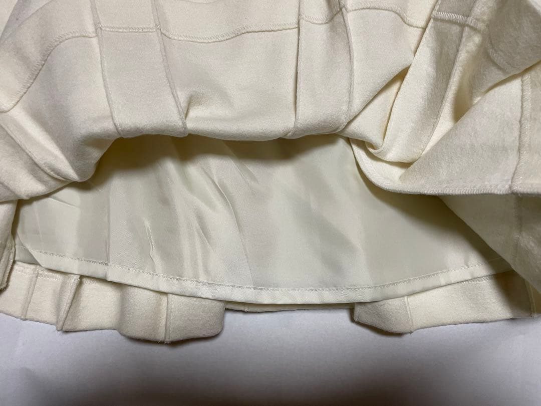 バーバリーブルーレーベル白無地プリーツスカート