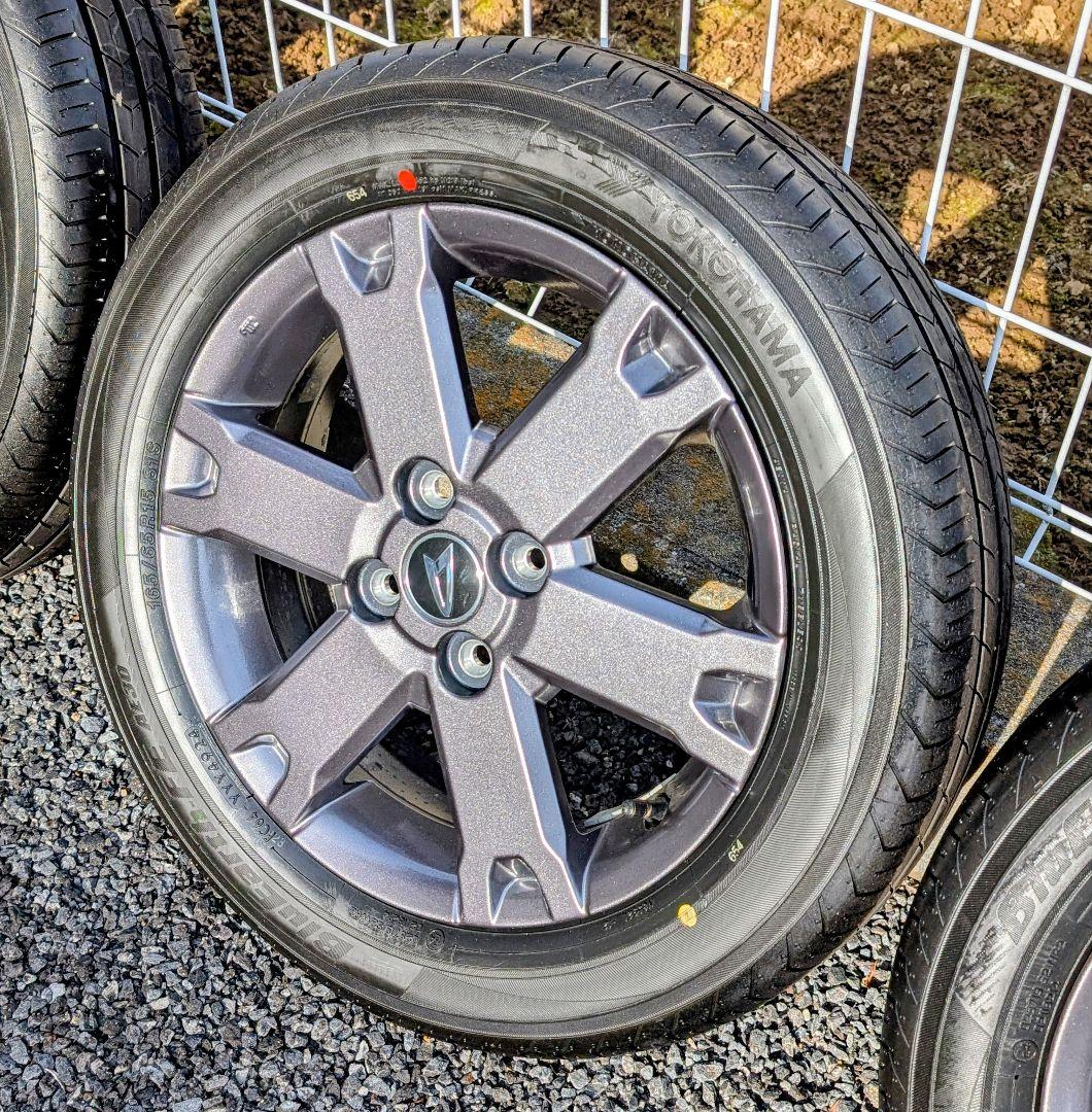 タフトダーククロムベンチャー新車外しタイヤセット