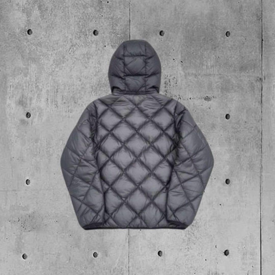 mont-bell ダウンジャケット キルティング　リバーシブル黒／赤