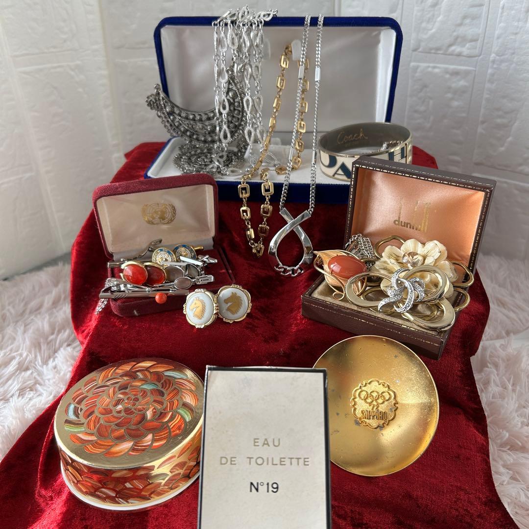 追加！【遺品/生前整理】アクセサリー COACH CHANEL ジバンシー　等⑦