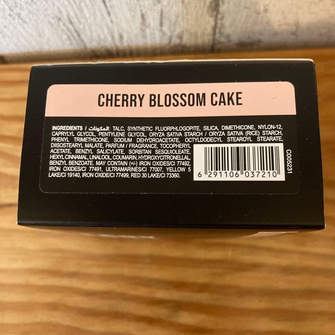 新品・未使用！　huda beauty　２０g　セッティングパウダー