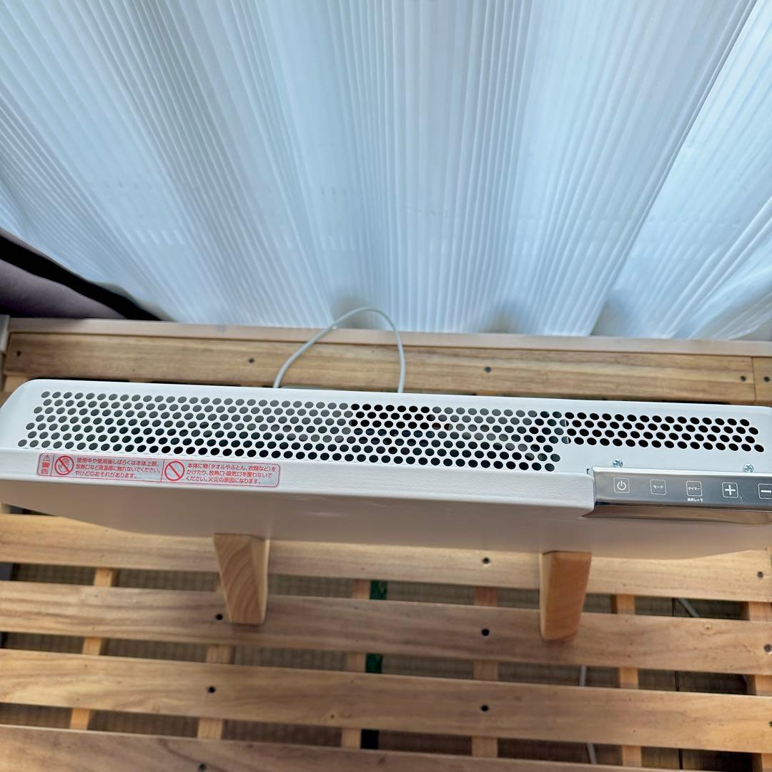 moku パネルヒーター　2024年製 800w ホワイト　白　静音　保証書あり