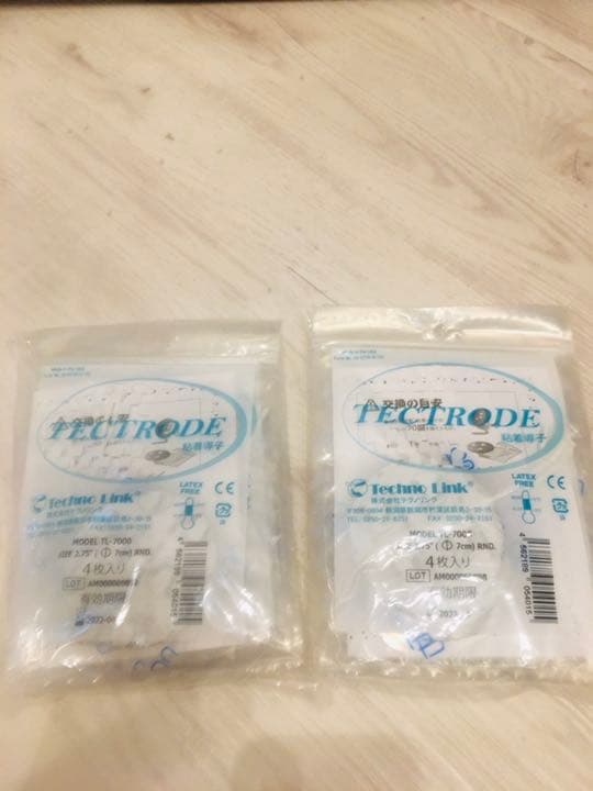 粘着パッド　２セット(１セット４枚入り×４)