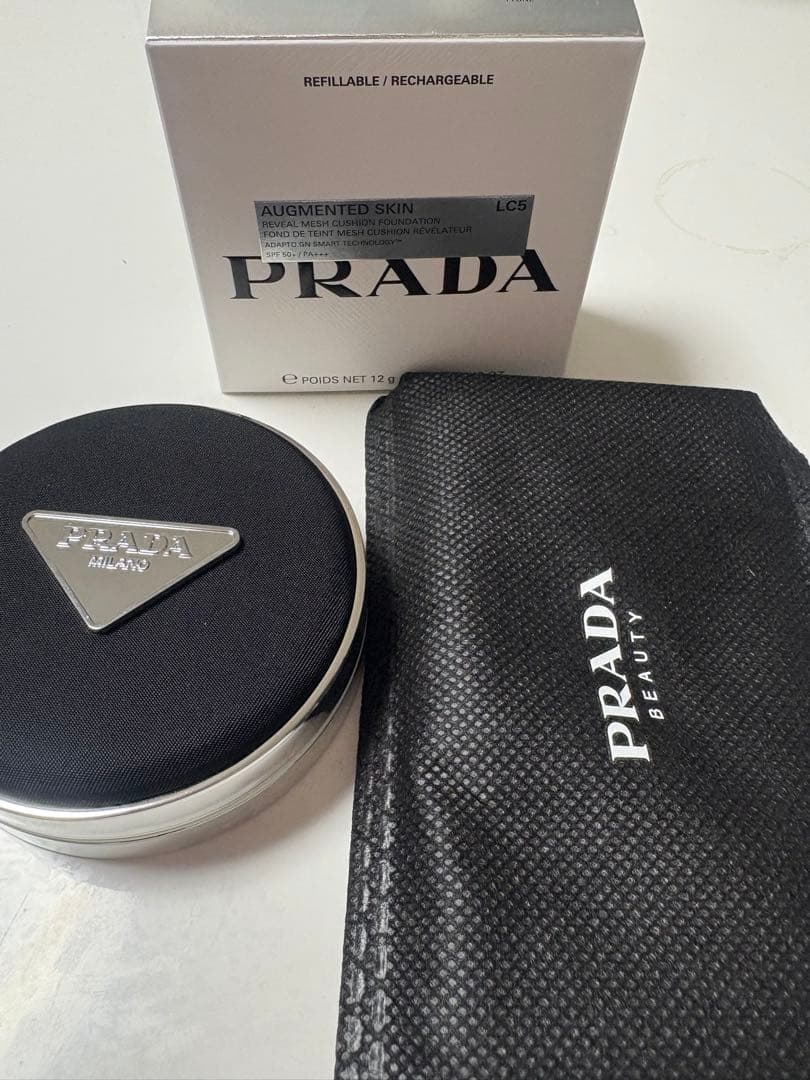 プラダ　リヴィール　メッシュ　クッションファンデーション　LC5