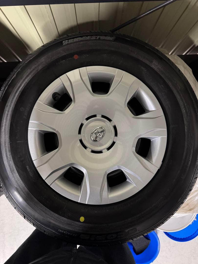 ハイエース　純正タイヤホイールセット