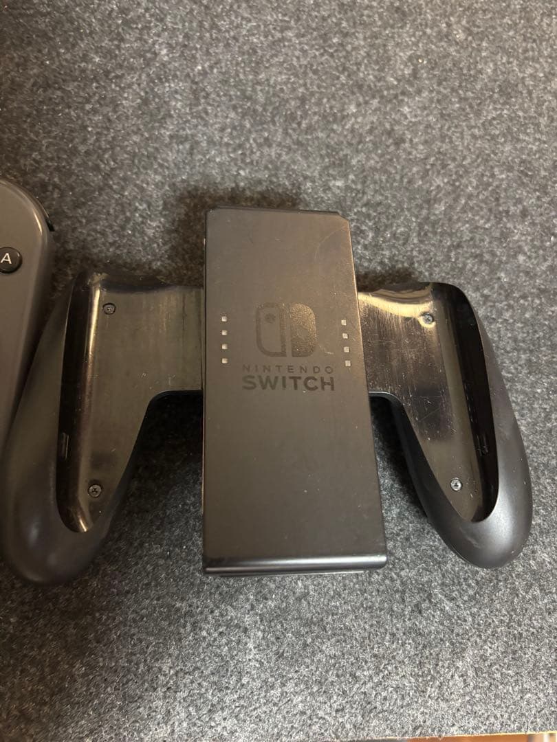 任天堂スイッチ グレー（右ジョイコンスティックに不備あり）