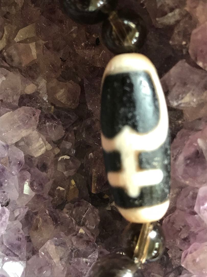 土日限定大幅値下げ‼️希少‼️老礦宝瓶天珠×風化金剛虎牙三眼天珠ブレスレット