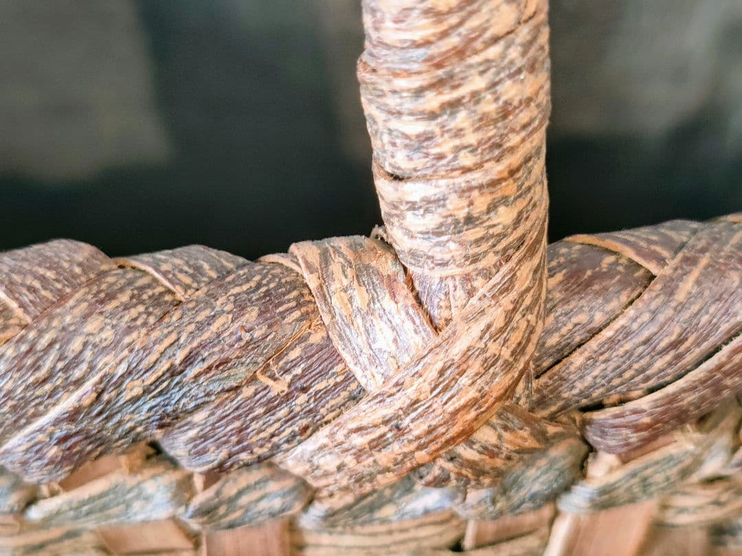 しの　希少天然素材 　沢胡桃かごバッグ　籠バック