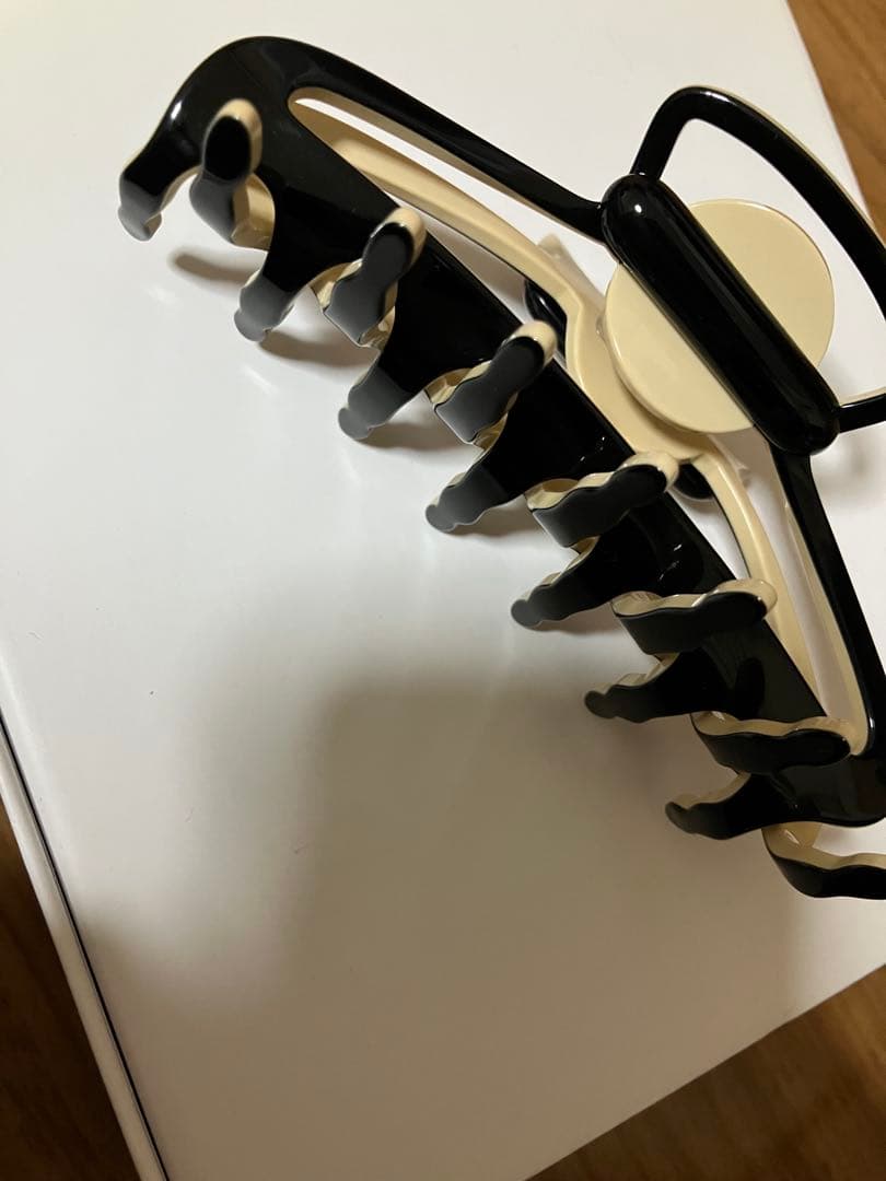 ALEXANDRE DE PARIS ヘアクリップ ブラック/アイボリー